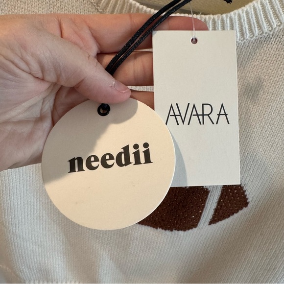 NWT Needii Sleeveless Cropped Rhinestone Football Sweater Large - Picture 3 of 9